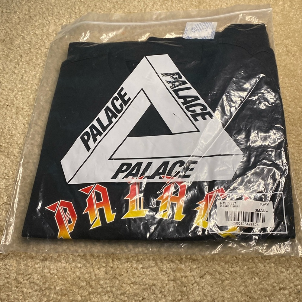 Palace Black Men Short Sleeve Tee Size  Small